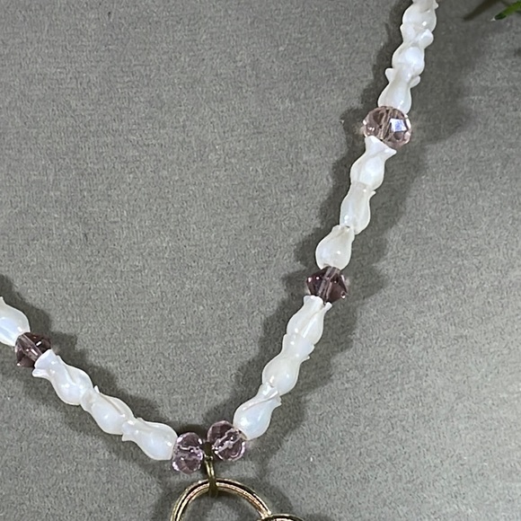 ⭐️Adorned Crown assemblage enamel flower mother of Pearl rose beads necklace - Picture 3 of 10